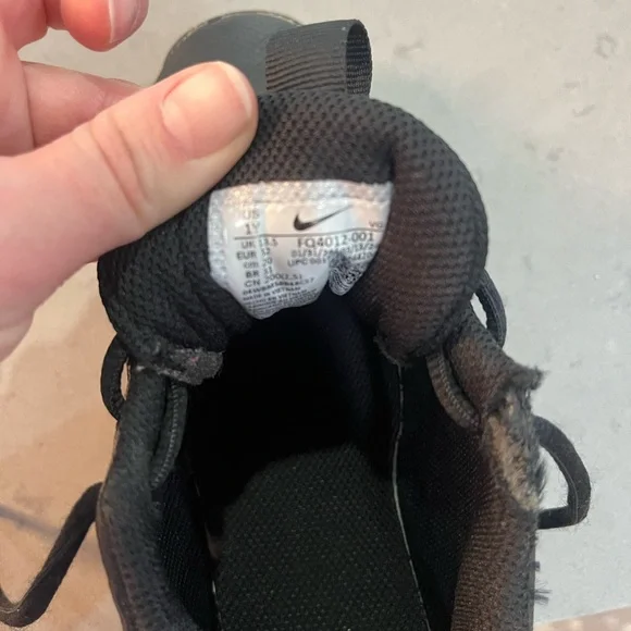 Nike Kids football cleats Black and White - Picture 5 of 5